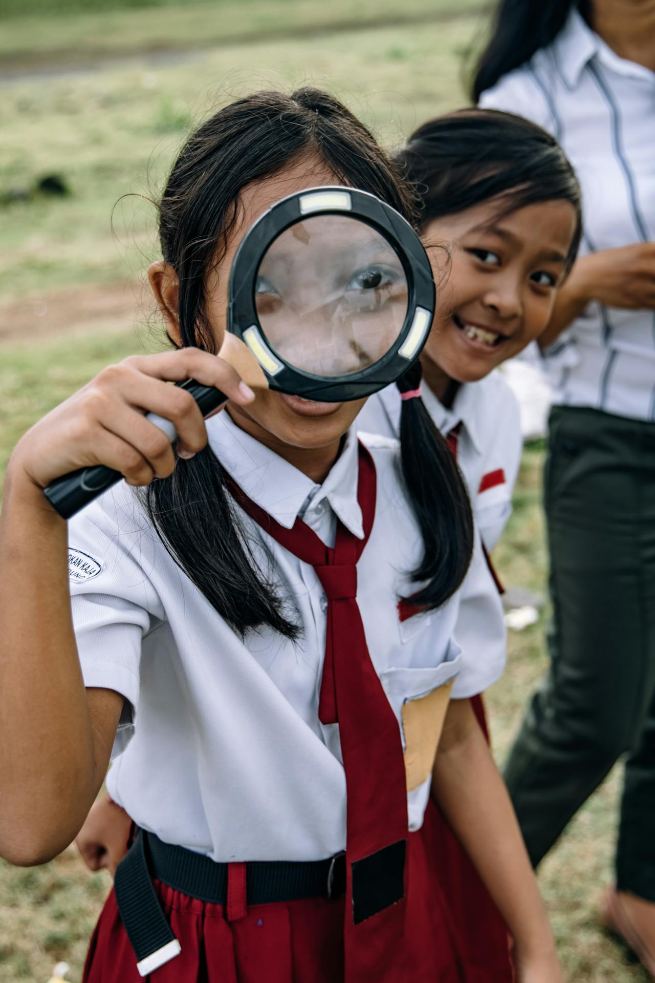 About Teen Building SA - Children engaged in team building activities